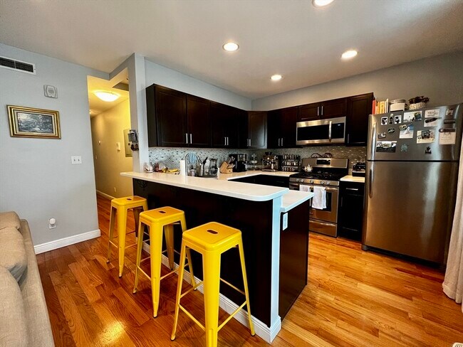 Building Photo - 170 I St