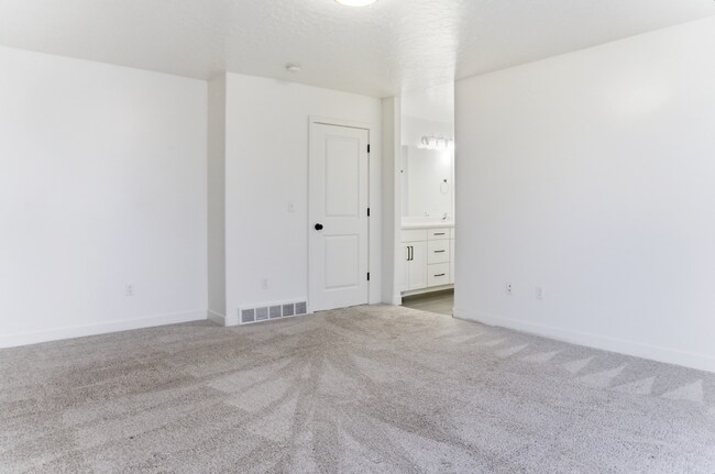 Building Photo - 3083 S Yellow Bill Dr