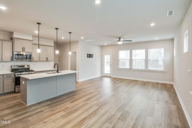 Building Photo - 521 Brittany Ct