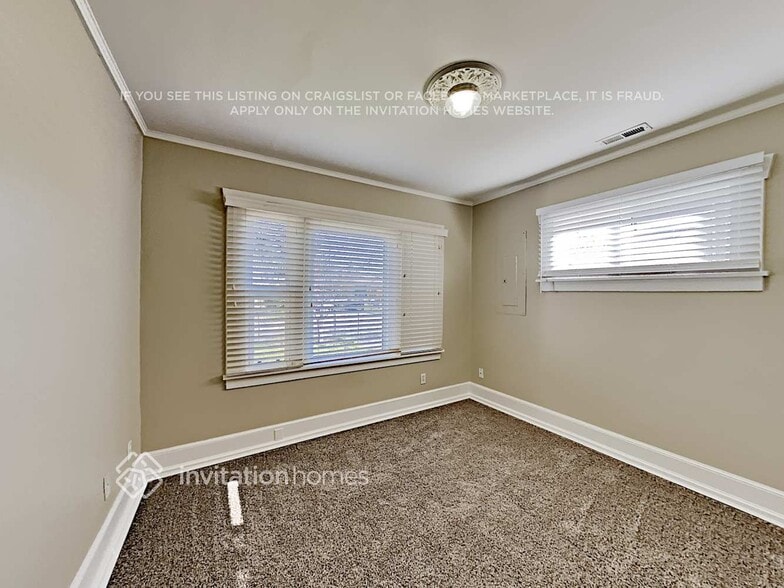 Building Photo - 230 S 79th St