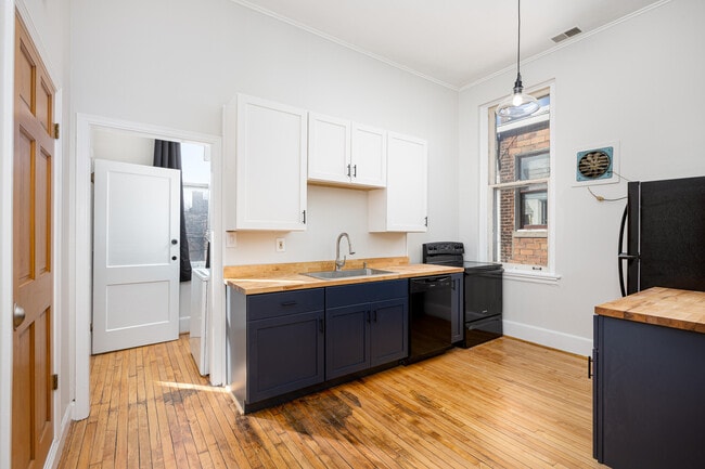 Building Photo - 117 Pearl St