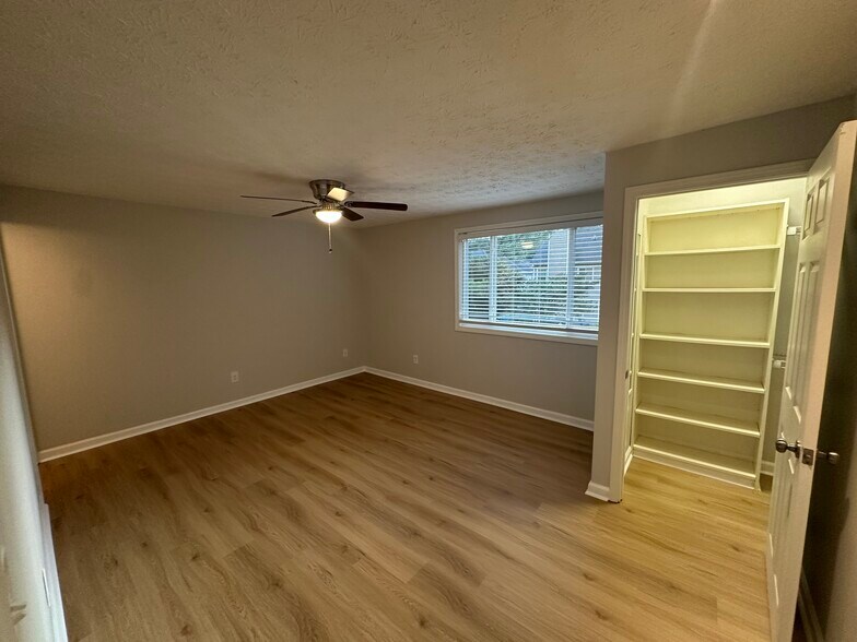 Building Photo - 889 Regal Path Lane
