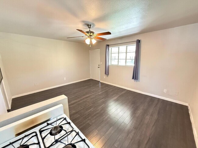 Building Photo - 825 N 2nd Ave