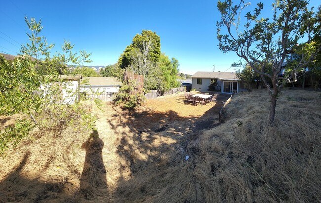 Building Photo - 5 Bedroom 3 bathroom in close proximity to POLY CAMPUS!