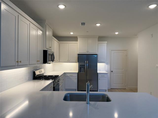 Building Photo - 8840 Magnet Dr