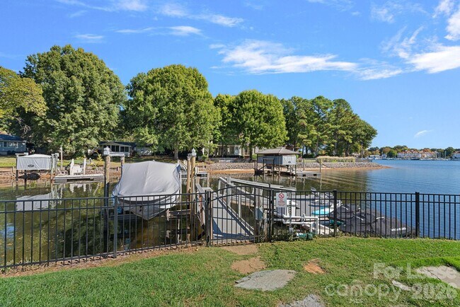 Building Photo - 18026 Whispering Oaks Dr