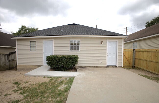 Building Photo - 1544 Woodard Street