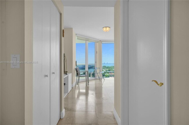 Building Photo - 4775 Collins Ave