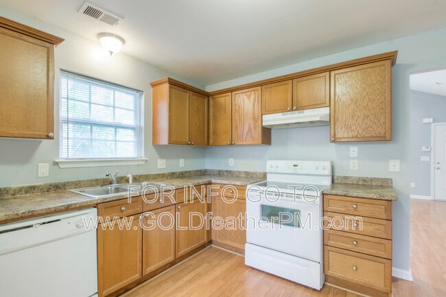 Building Photo - 2116 14th Ave N
