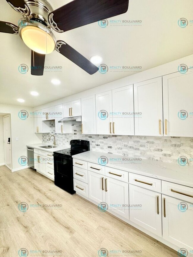 Building Photo - 2-Bedroom Condo with Modern Upgrades