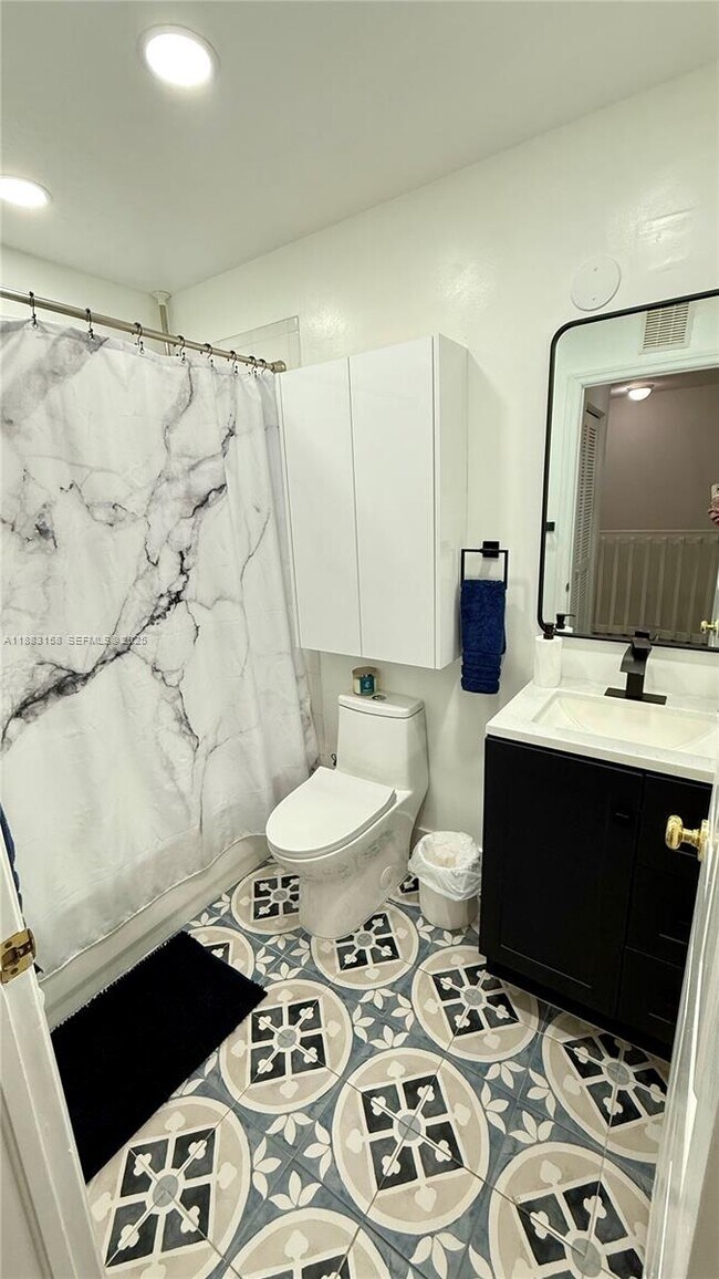 Building Photo - 5725 NW 114th Path