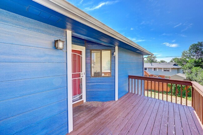 Building Photo - $2,245 - 3 Bed, 3 Bath Home with Finished ...