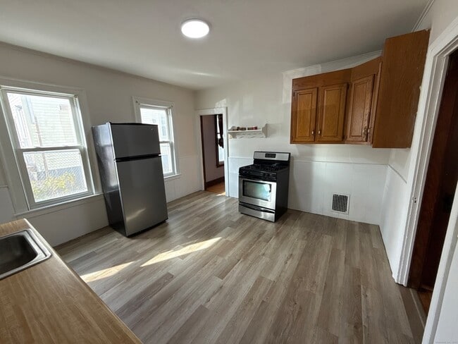 Building Photo - 411 Ellis St