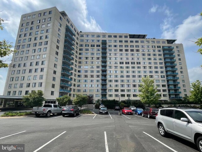 Building Photo - 10500 Rockville Pike