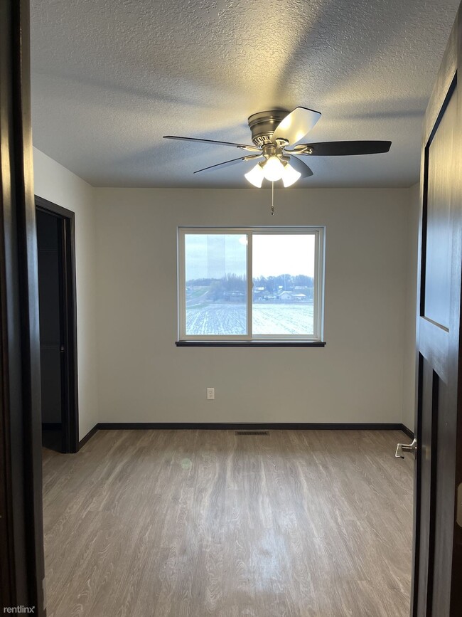 Building Photo - 4 br, 2.5 bath Townhome - Ringbaum Townhomes