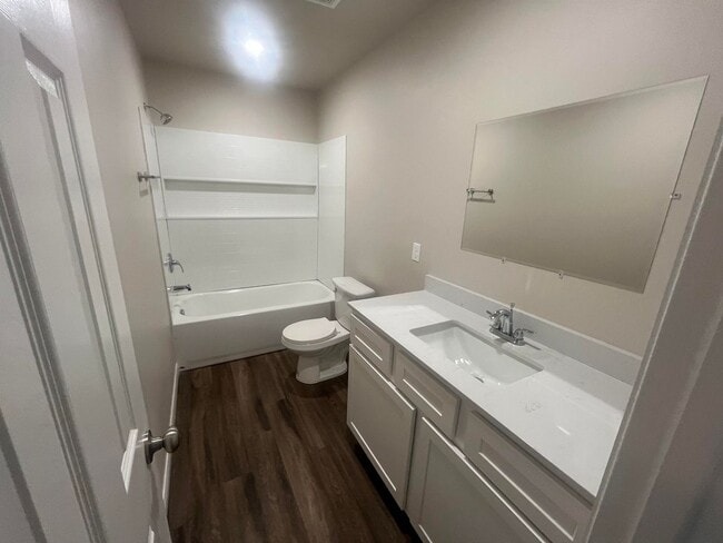 Building Photo - Stunning 3-Bedroom Home for Rent in Yukon,...