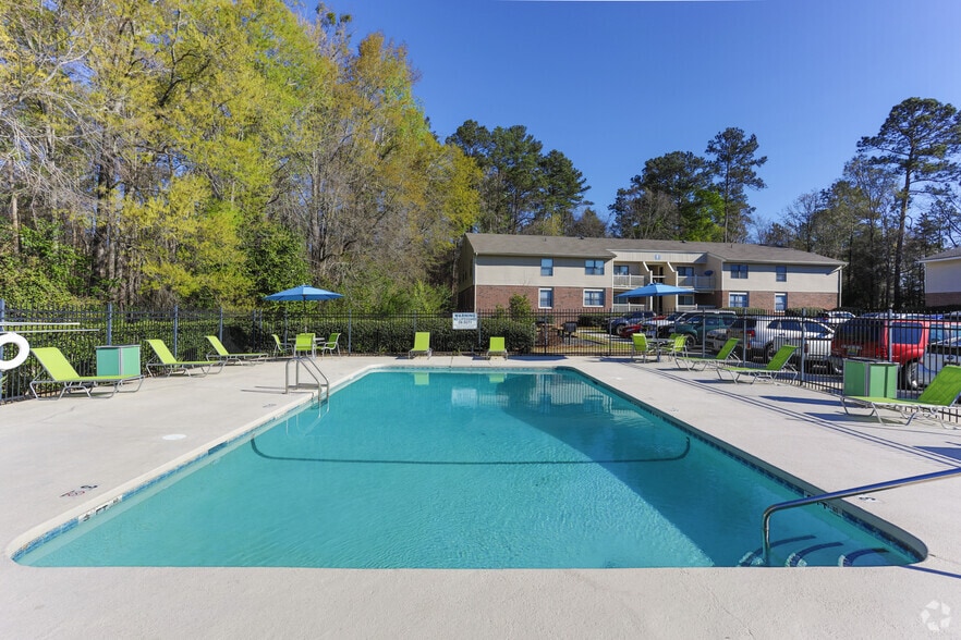 Pool - Carriage Hills Apartments