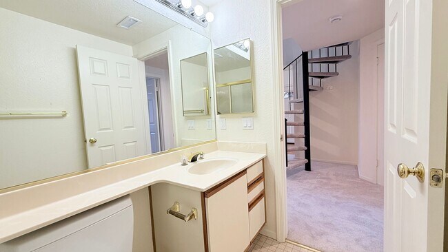 Building Photo - Charming 2BD/2BA + Loft, Upper Unit Condo in Alamo- Available NOW!