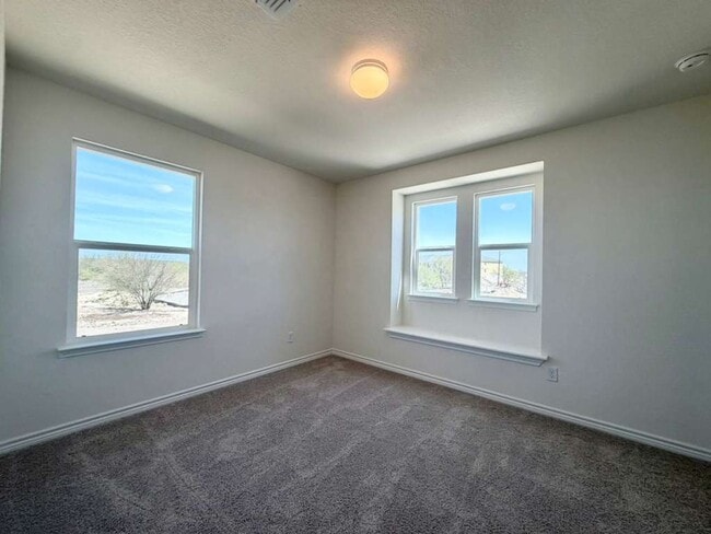 Building Photo - Modern Comfort Meets Style in Mariposa Manor