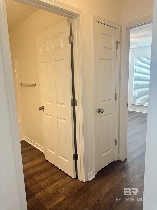 Building Photo - 2700 Hampton Park Cir