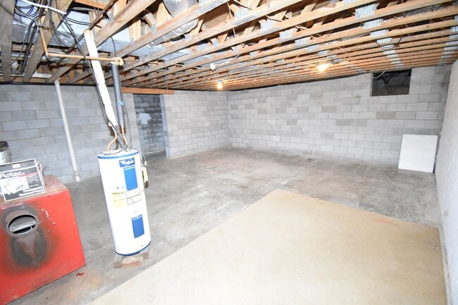 Building Photo - 2 Bedroom Pet Friendly Home For Rent!