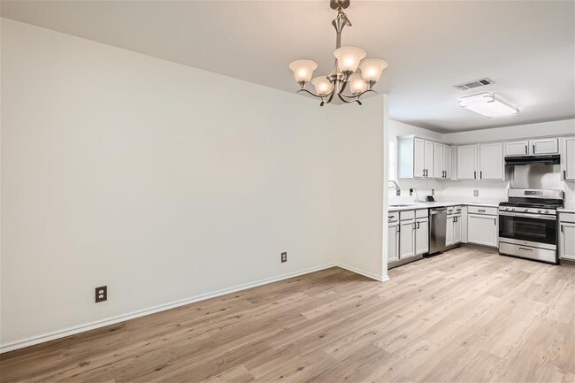 Building Photo - 6937 Sabrina Dr
