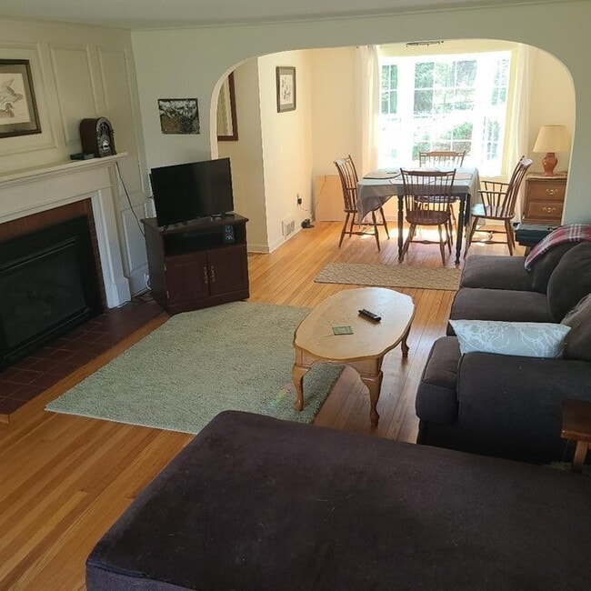 Building Photo - 44 Silver St