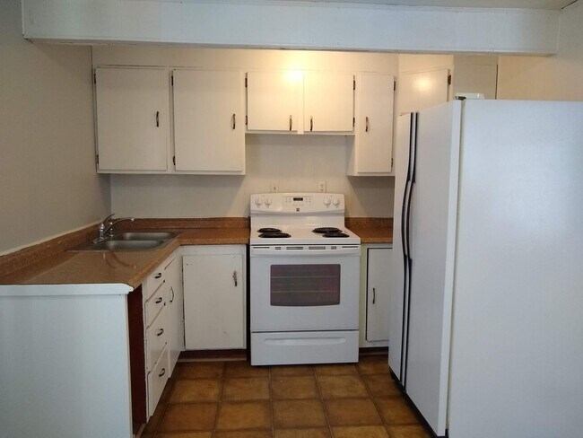 Building Photo - 407 E Eugene St