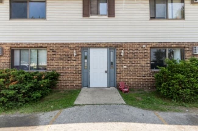 Building Photo - 1530 Moraine Terrace