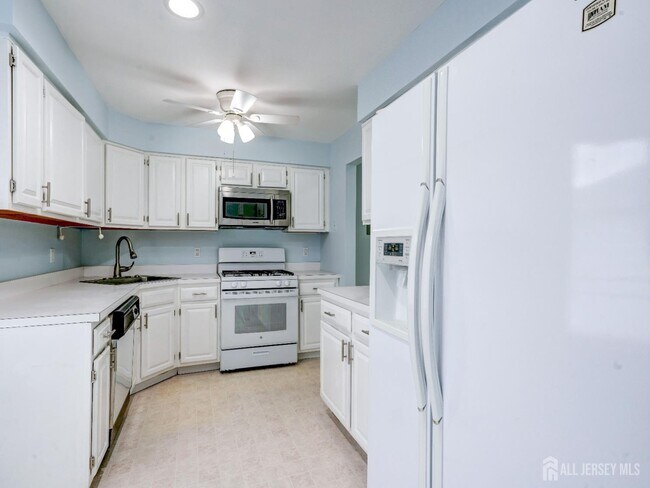 Building Photo - 401 Jesse Way