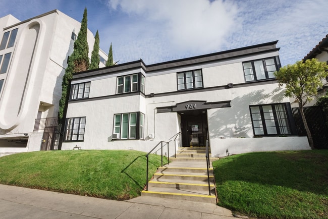 Primary Photo - 944 Tiverton Avenue