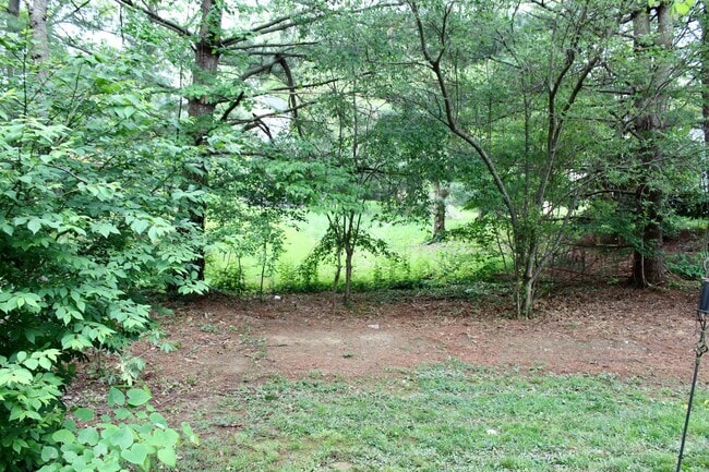 Building Photo - 736 Woodland Dr