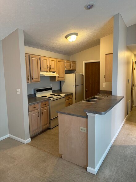 Building Photo - 6620 Green Branch Dr