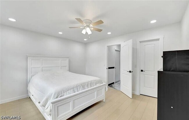 Building Photo - 4500 1st Ave NW