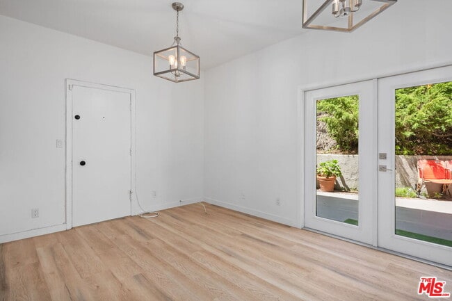 Building Photo - 2492 Banyan Dr