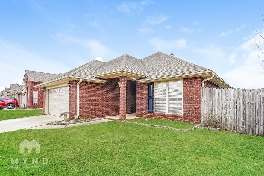 Building Photo - 4053 Cambridge Dr