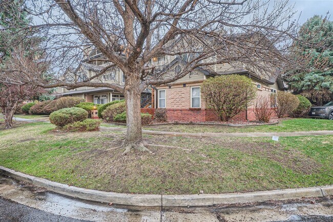Building Photo - Desirable DTC Condo