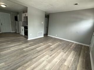 Building Photo - 612 5th St