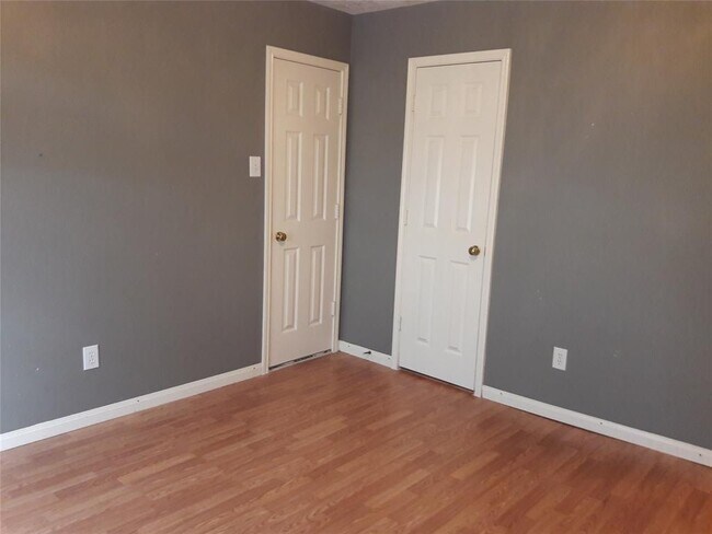 Building Photo - 8126 Blue Jay St