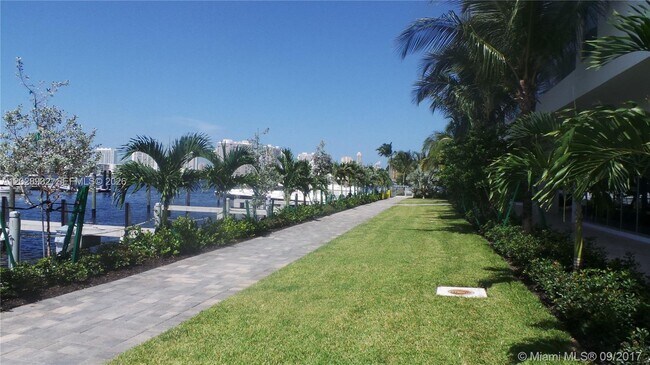 Building Photo - 17111 Biscayne Blvd