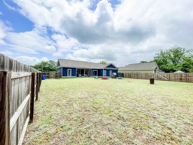 Building Photo - 4639 Headland Ave