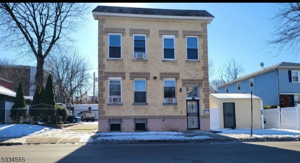 Primary Photo - 89 Tremont Ave