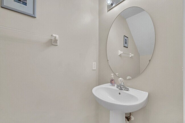 Building Photo - 8538 Sunrise Key Dr