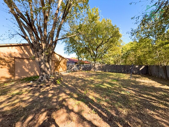 Building Photo - Cozy 3-Bedroom Home with Fireplace, Covered Patio & Large Fenced Backyard for Lease