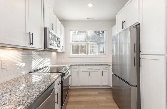 Building Photo - 4801 Gossamer Ln