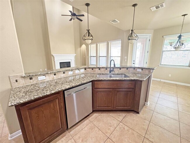 Building Photo - 14312 Senia Bend