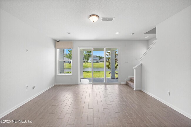 Building Photo - 180 Brandon Lks Dr