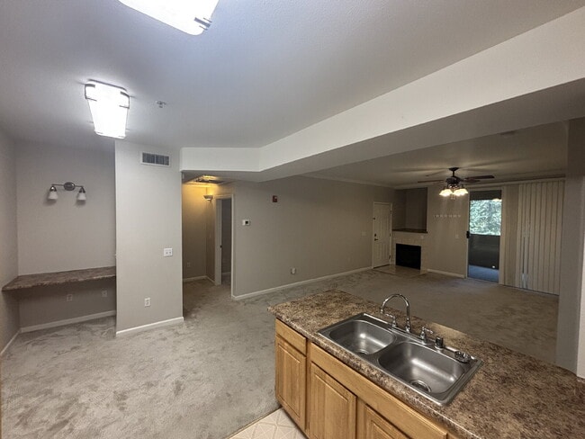Building Photo - 2 BED 2 BATH CONDO IN GATED COMMUNITY WITH CLUBHOUSE AMENITIES