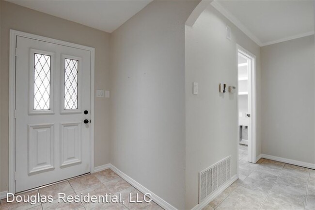 Building Photo - 2313 Oxford Blvd