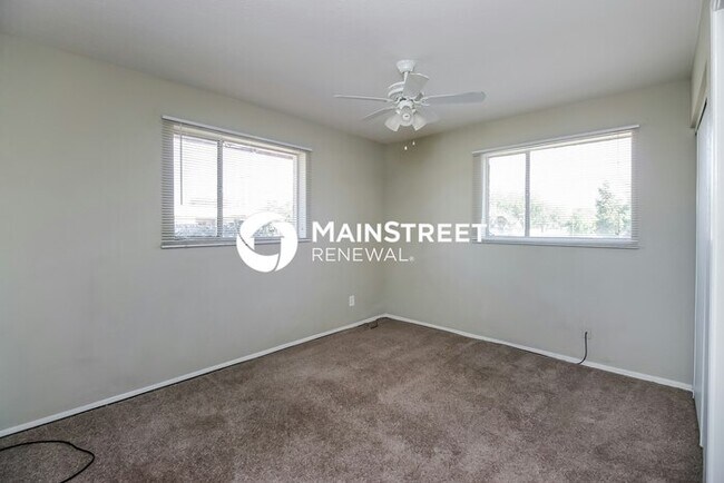 Building Photo - 4 Bedroom Pet-Friendly Home in Phoenix, AZ with Main Street Renewal